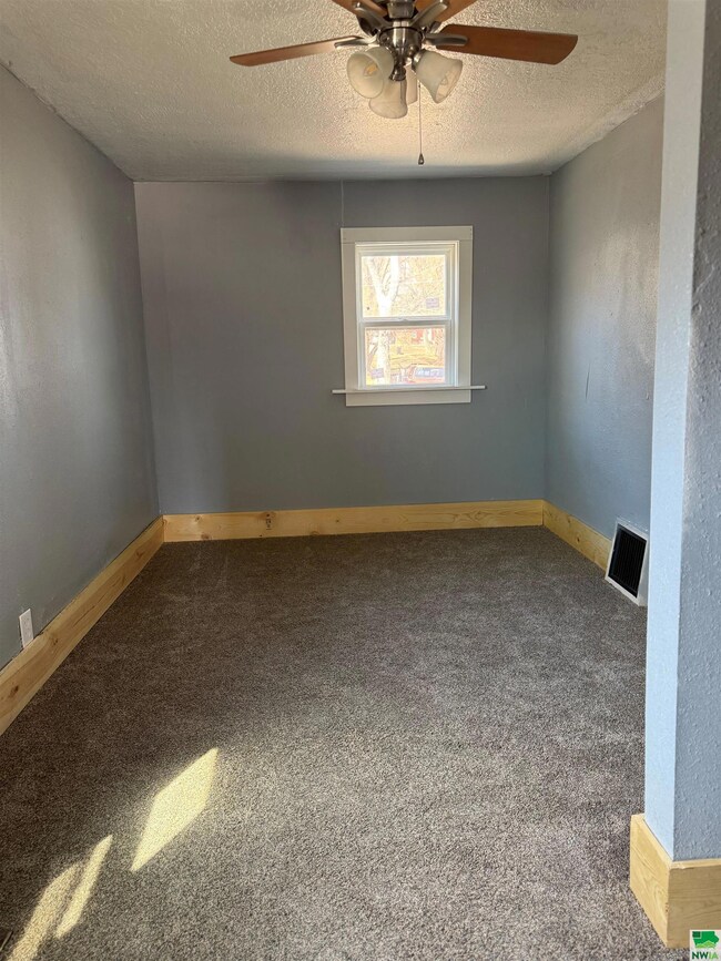 612 W Beech St, Cherokee, IA 51012 - photo 5