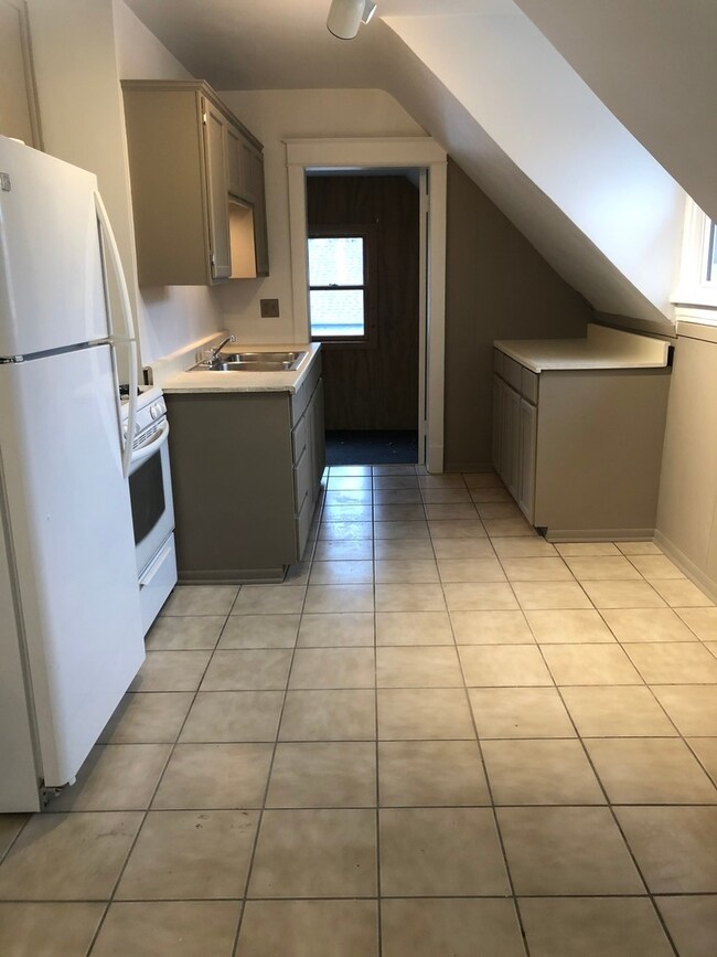 119 N Myrtle Ave unit 2, Elmhurst, IL 60126 - photo 6