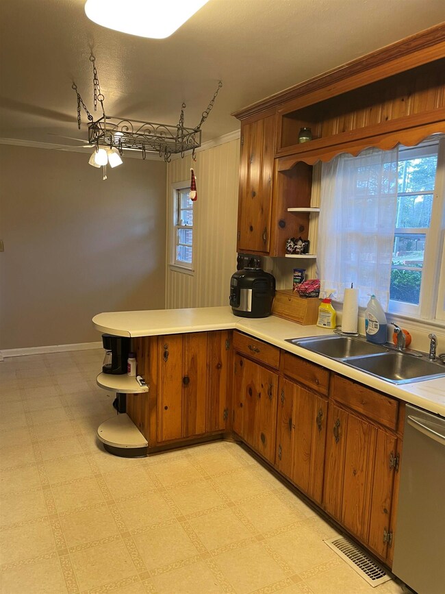 758 Winchester Cir, Macon, GA 31210 - photo 4