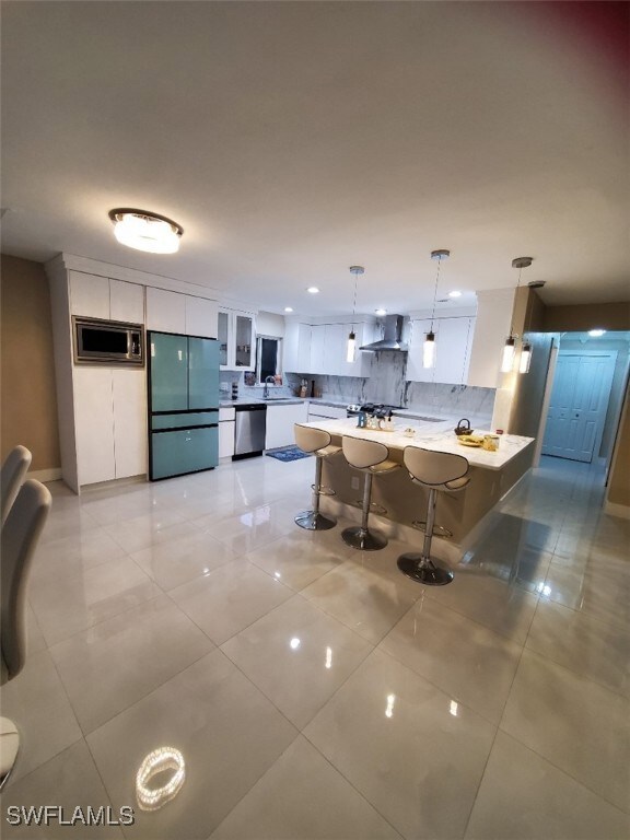 Kitchen with sink, built in appliances, decorative