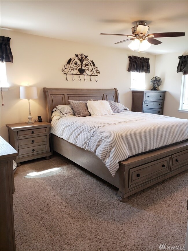 16466 Greenbrier St SE, Yelm, WA 98597 - photo 4