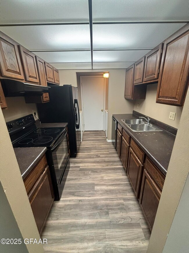 1015 N 39th St unit B7, Grand Forks, ND 58203 - photo 7