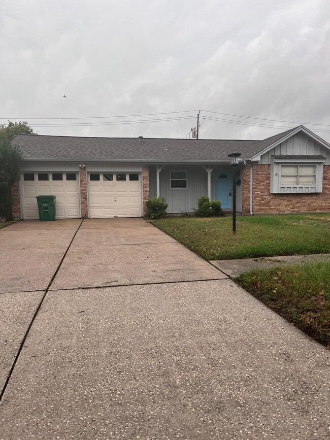 9927 Southport Dr, Houston, TX 77089 - photo 3