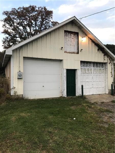 Detached Garage