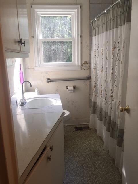 Bathroom with tub/shower combo, bathroom also has a nice size linen closet.