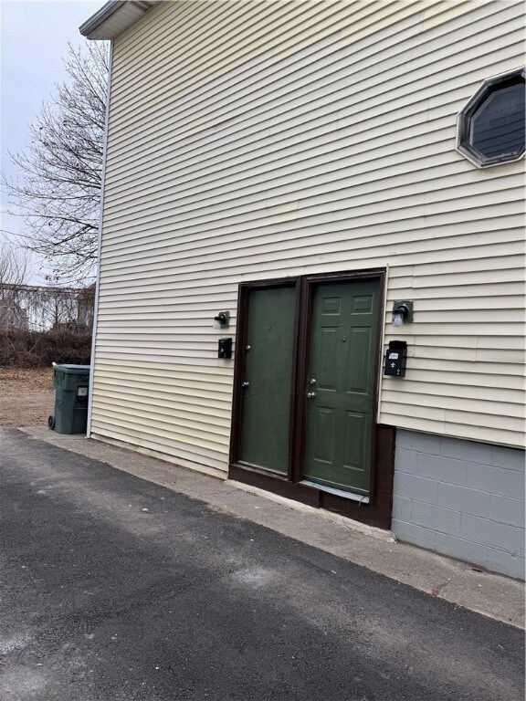 Separate entrance for apartment 2 and apartment 3.