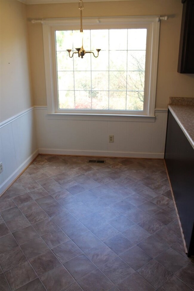 906 Greenway Rd, Jacksonville, NC 28546 - photo 4