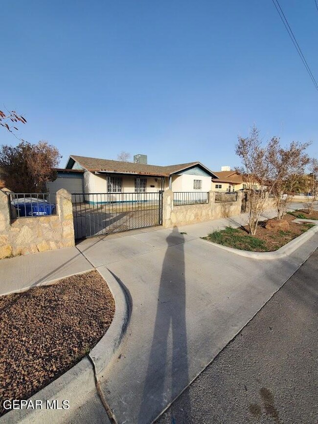 8117 Valley View Dr, El Paso, TX 79907 - photo 2