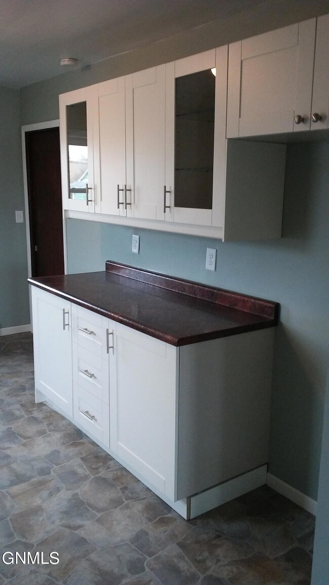 002 upstairs kitchen 01