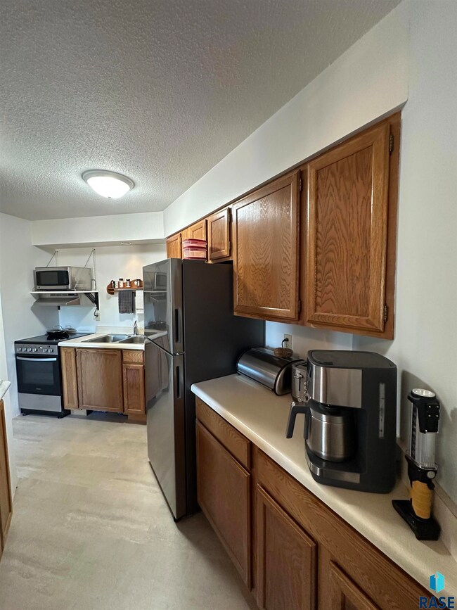 200 S Freeman Ave unit 206, Luverne, MN 56156 - photo 4