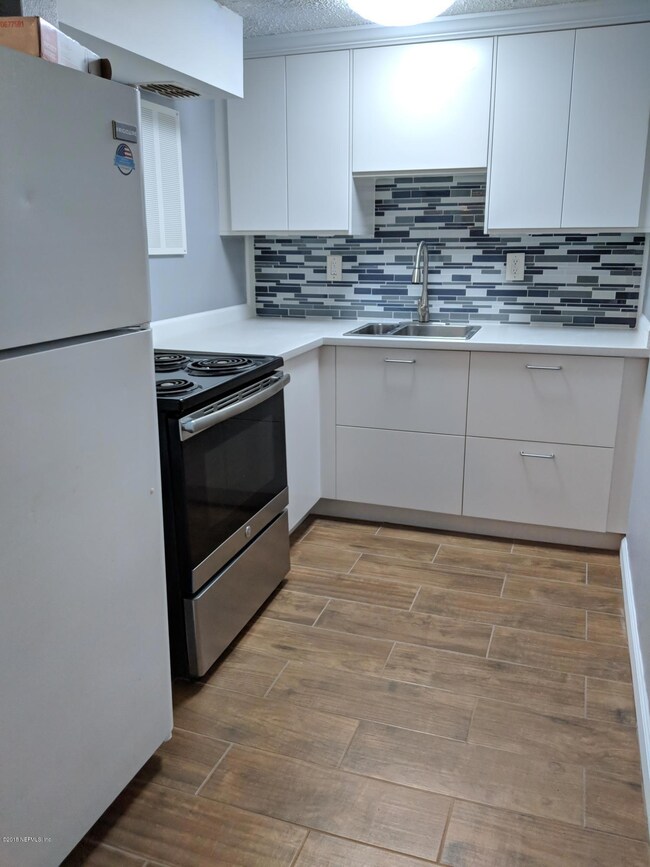 7845 Hare Ave, Jacksonville, FL 32211 - photo 3