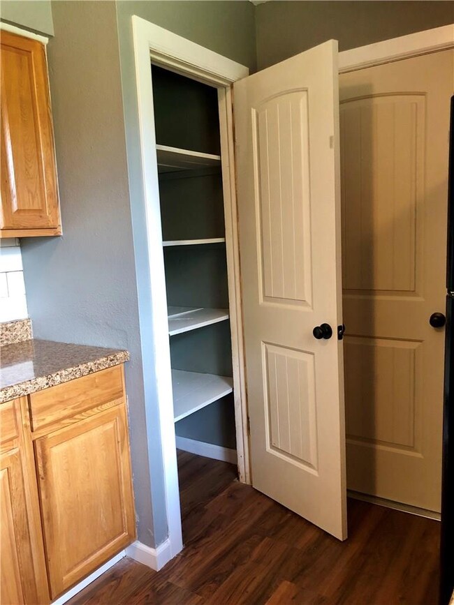 2215 W Alpine Cir, Siloam Springs, AR 72761 - photo 5