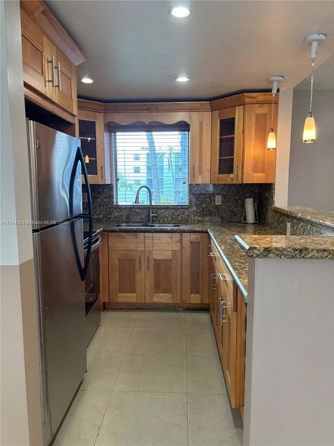 Garden Lake Towers unit 214, Miami, FL 33184 - photo 5