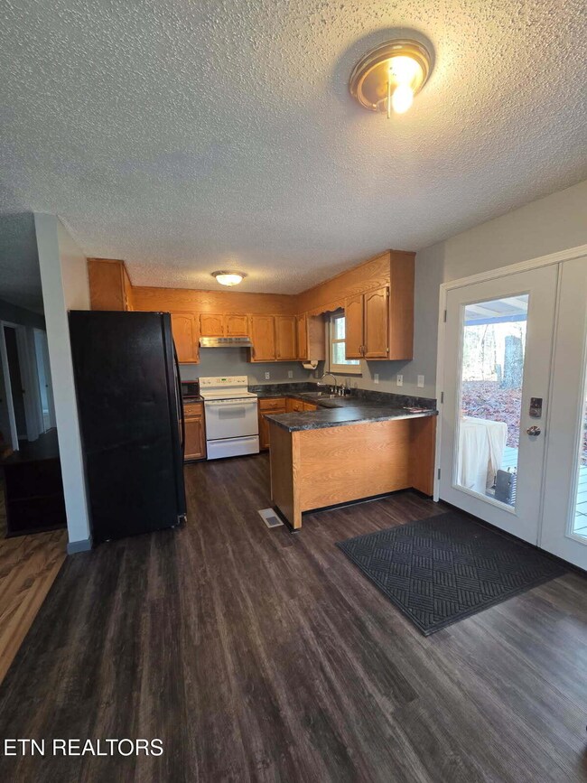 125 Walnut Ln, Oneida, TN 37841 - photo 6