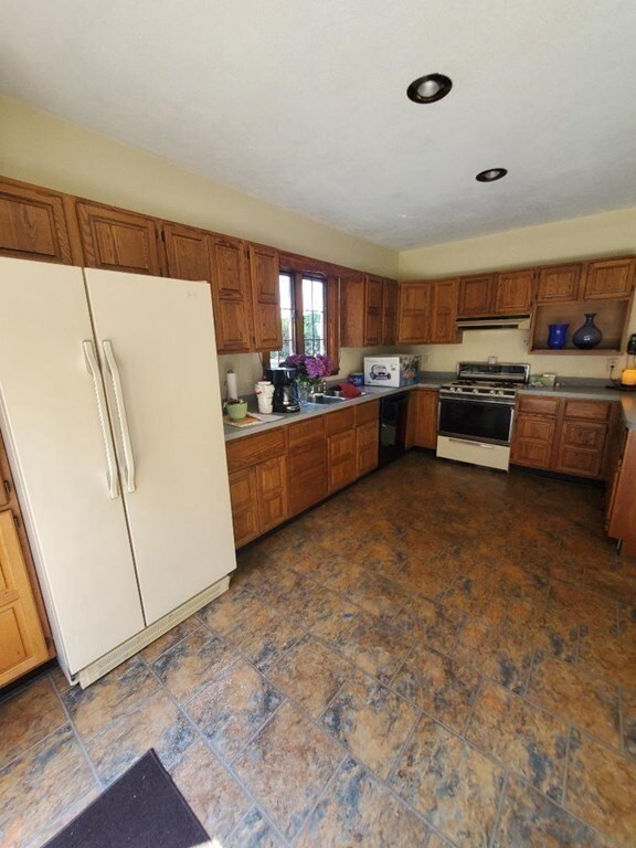 169 Wilson Rd, Fall River, MA 02720 - photo 5