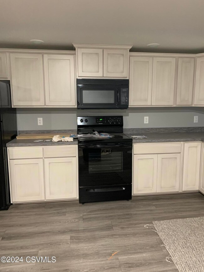 58 N Strawberry Aly, Selinsgrove, PA 17870 - photo 5