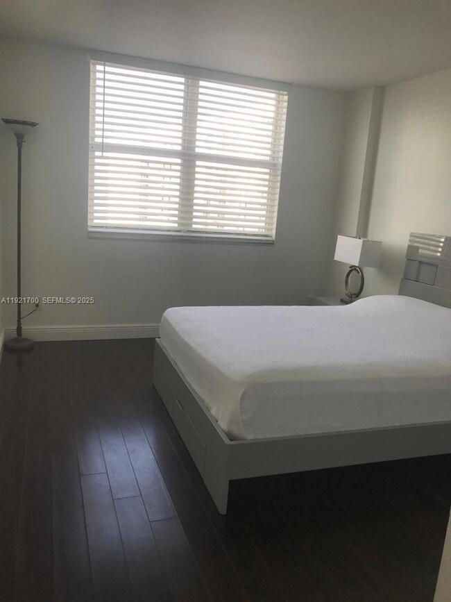 Isola Brickell Key unit 1404, Miami, FL 33131 - photo 5