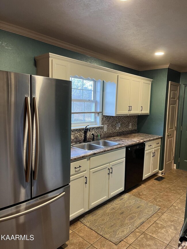 1646 Coles Chapel Rd, Sparta, TN 38583 - photo 4