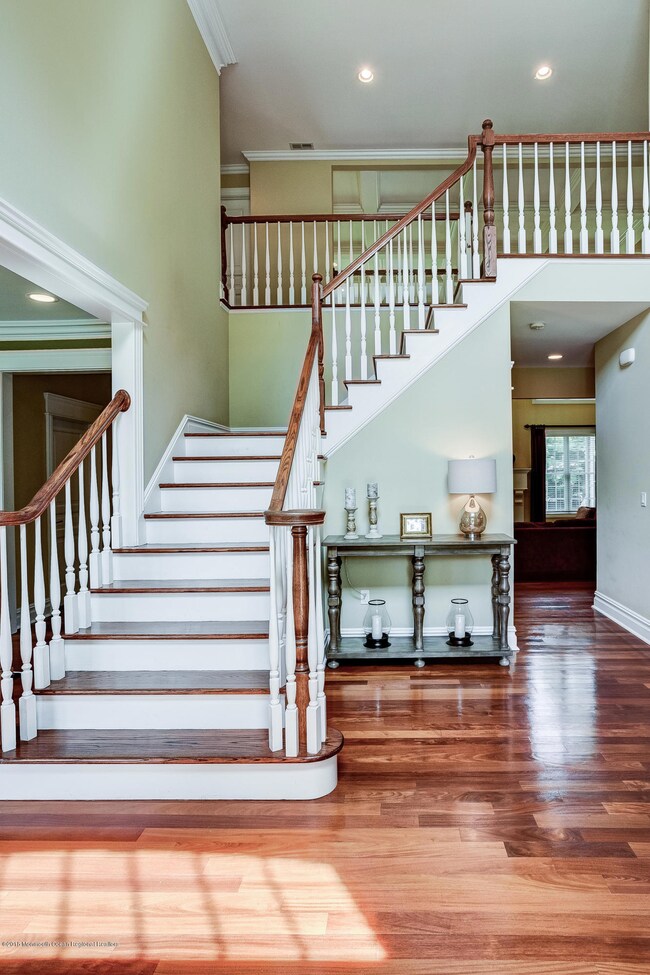 004_Foyer_Staircase[1]