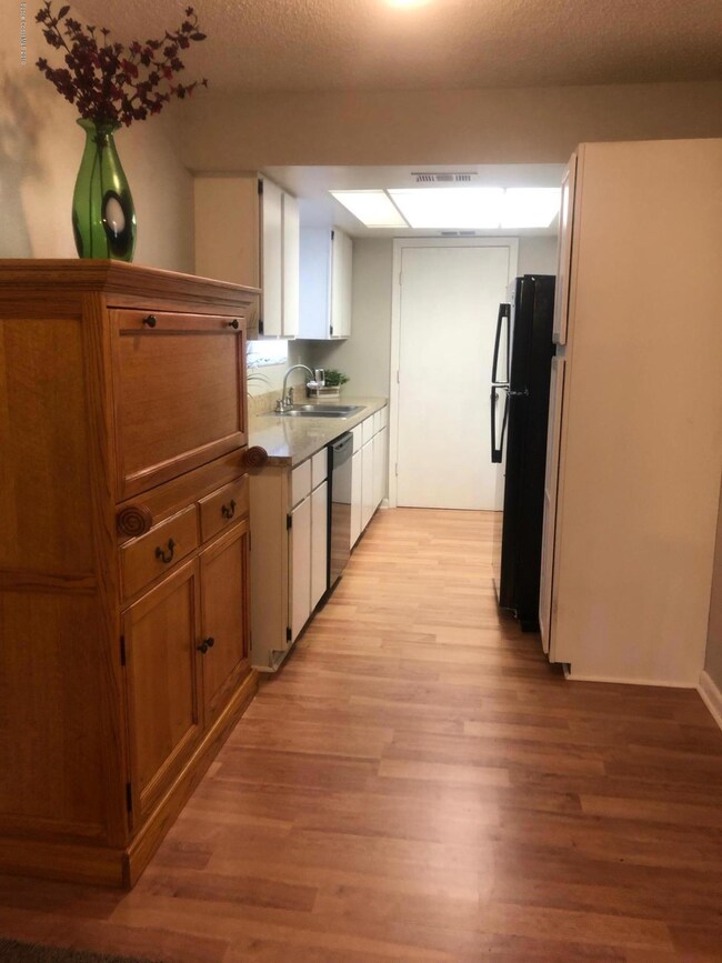 Carlowe Kitchen 5