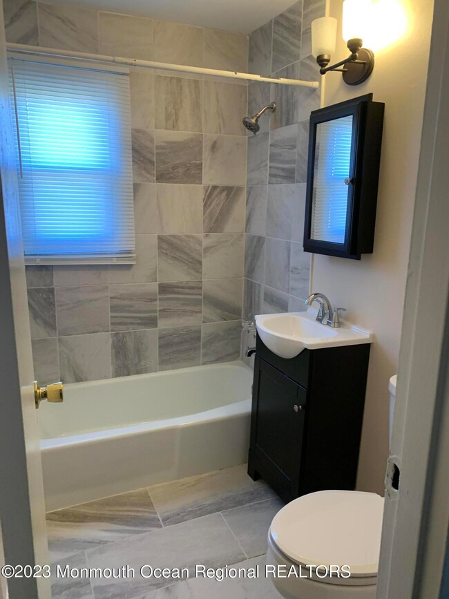 175 Buckelew Ave unit BLDG 2 APT 10, Jamesburg, NJ 08831 - photo 2