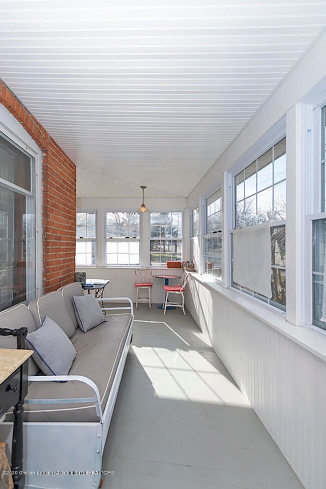L SHAPED PORCH