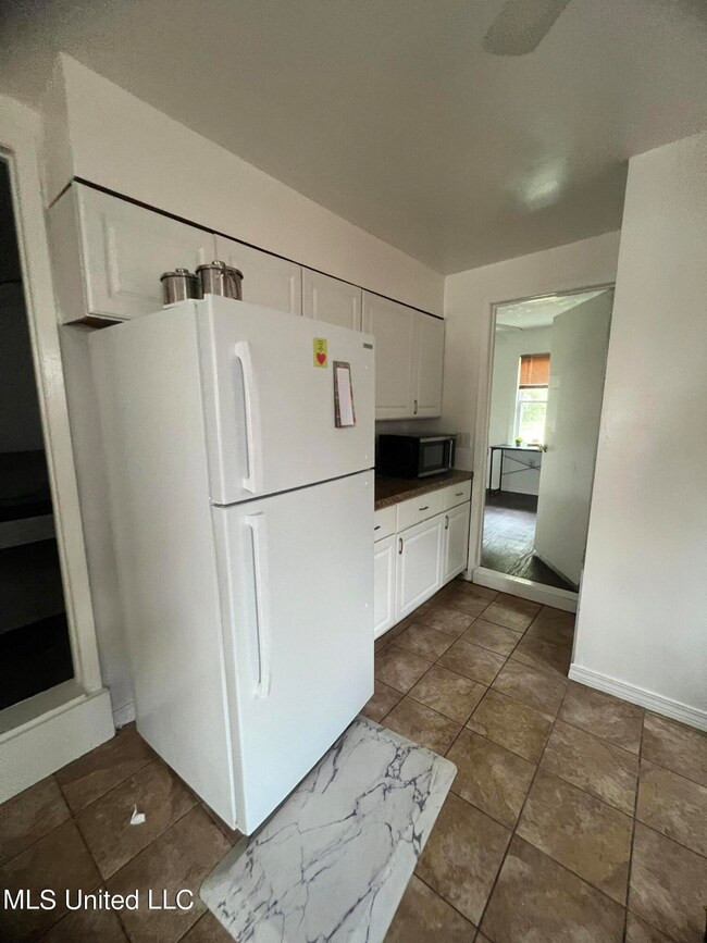 16232 Crestview A Kitchen