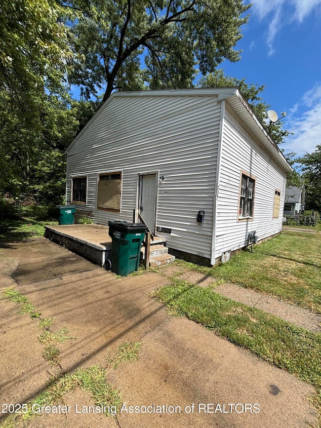 707 Isbell St, Lansing, MI 48910 - photo 2