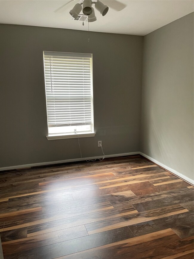 6607 W T c Jester Blvd, Houston, TX 77091 - photo 4