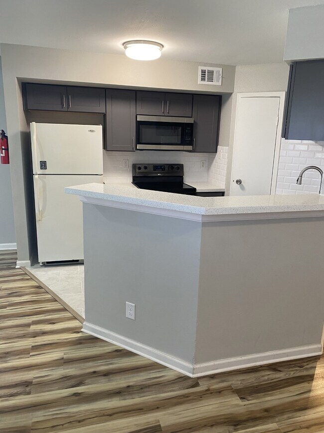 7200 T C Jester Blvd unit 4004, Houston, TX 77088 - photo 2