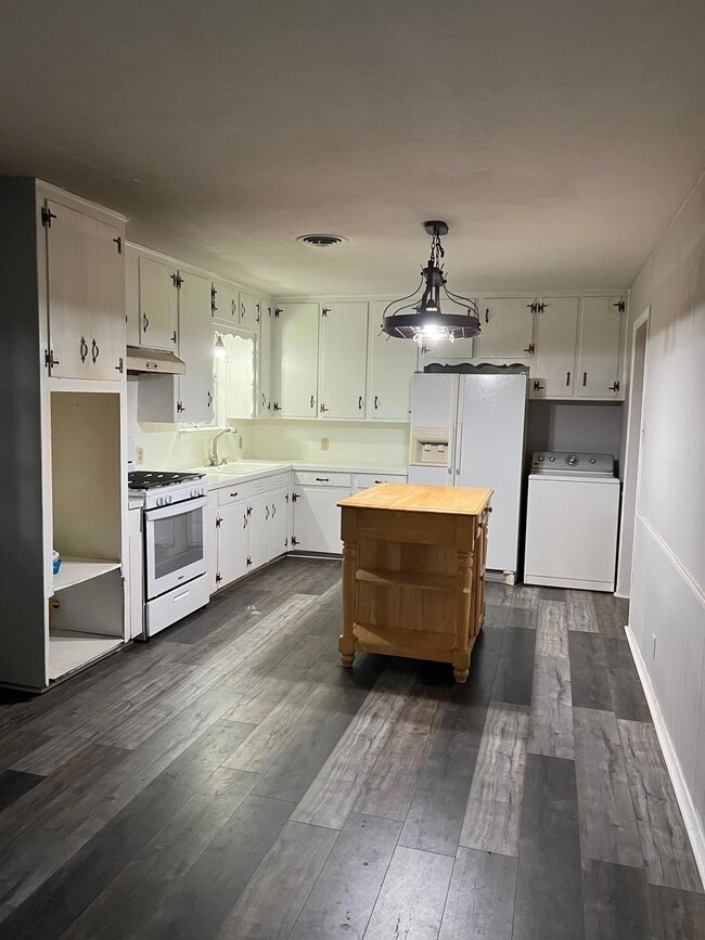 760 Betty Ln, Hurst, TX 76053 - photo 3