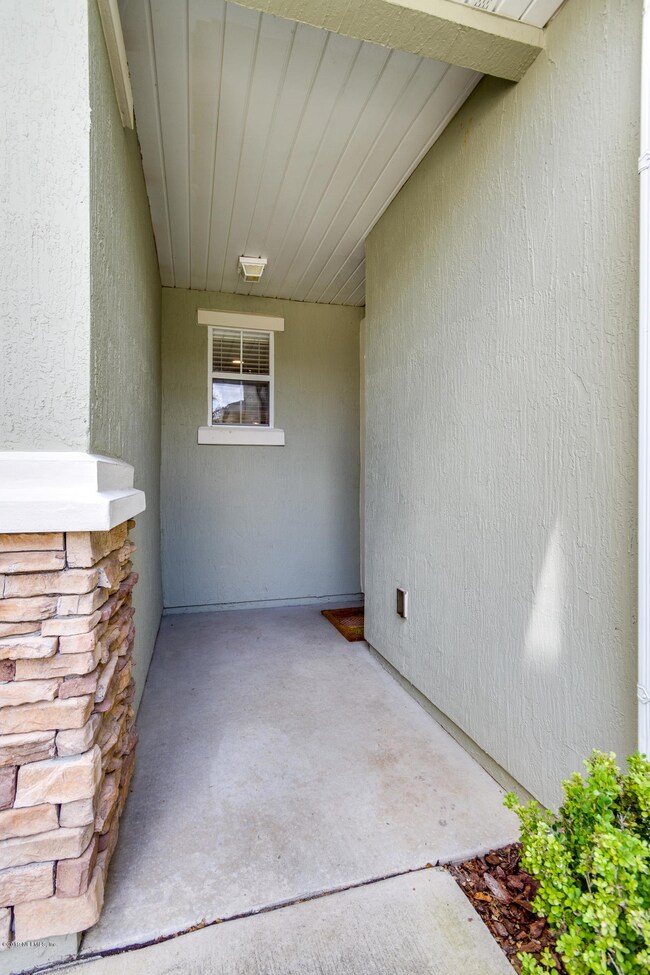 8857 Grassy Bluff Dr, Jacksonville, FL 32216 - photo 5