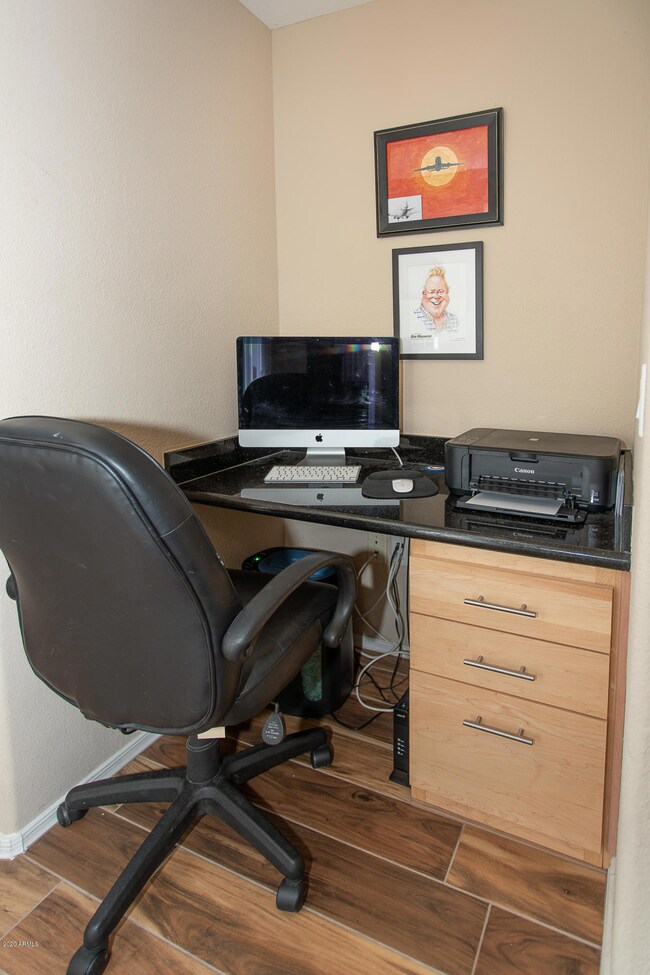 Edge #1104 DESK