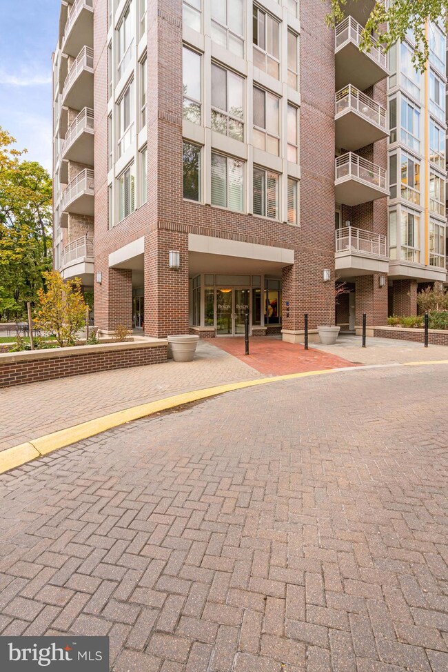 The Byron unit 701, Falls Church, VA 22046 - photo 2