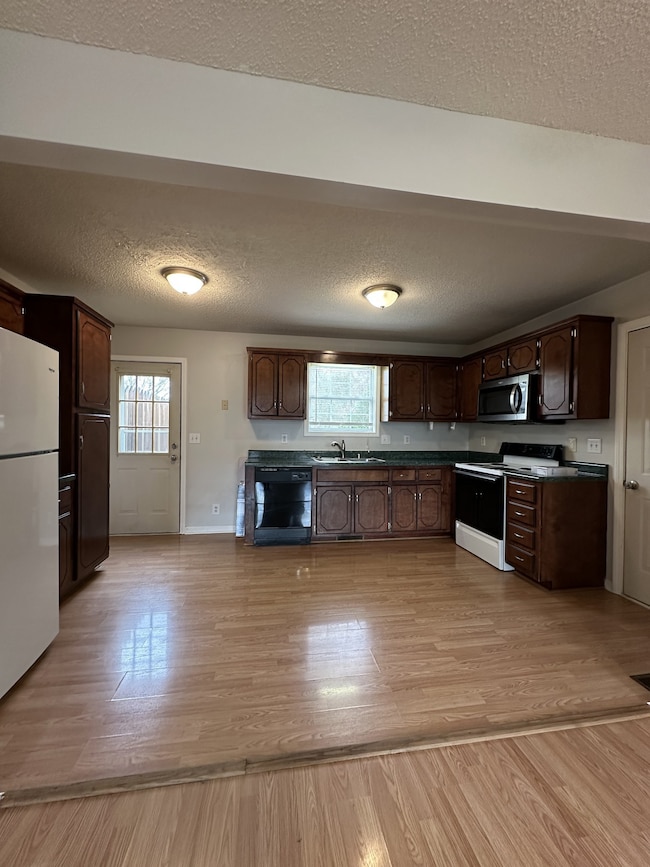 825 Decoy Ct, Oak Grove, KY 42262 - photo 4