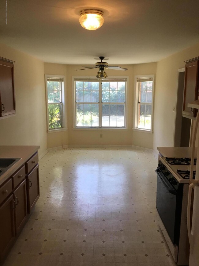 Eat-in Kitchen