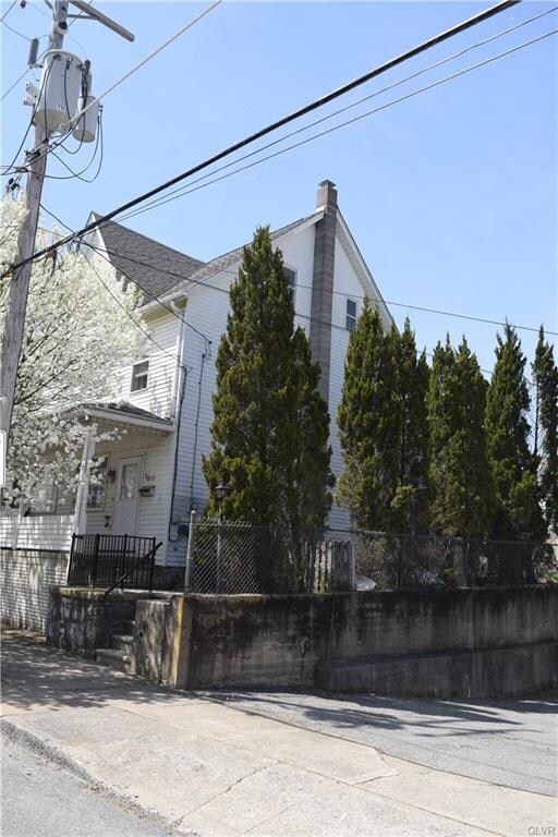 229 E Main St, Pen Argyl, PA 18072 - photo 2