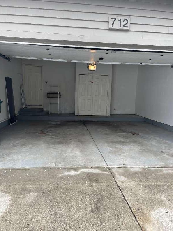2 stall garage with closet