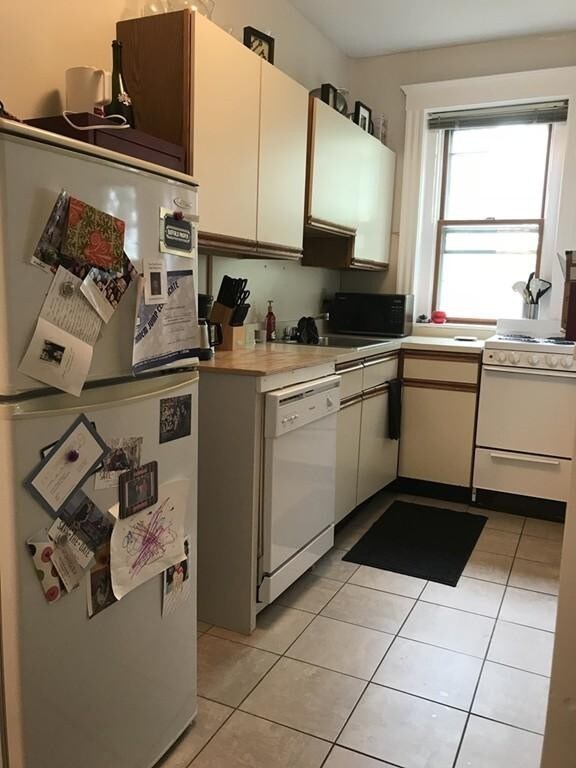 147 Winthrop Rd unit 8, Brookline, MA 02445 - photo 4