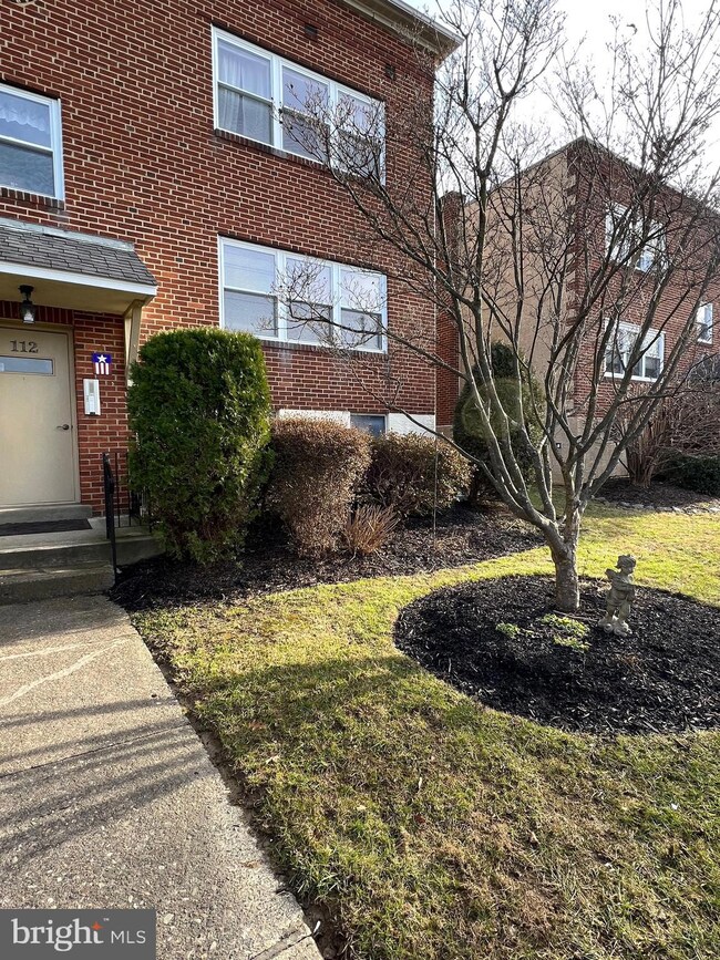 112 Clement Rd unit B, Oreland, PA 19075 - photo 3