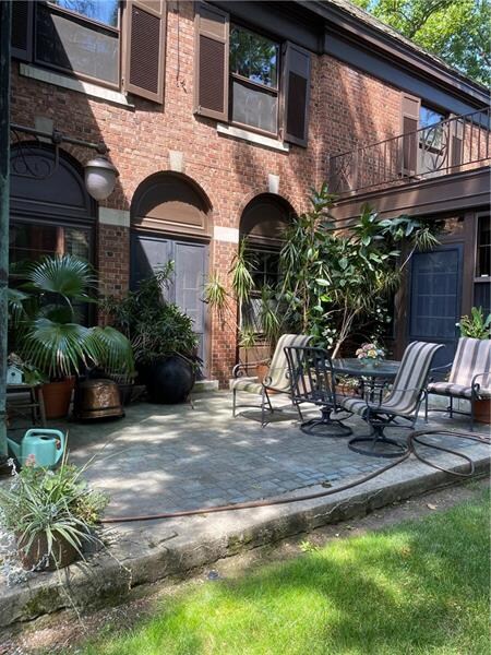 Private back porch area, off the grand entry for r