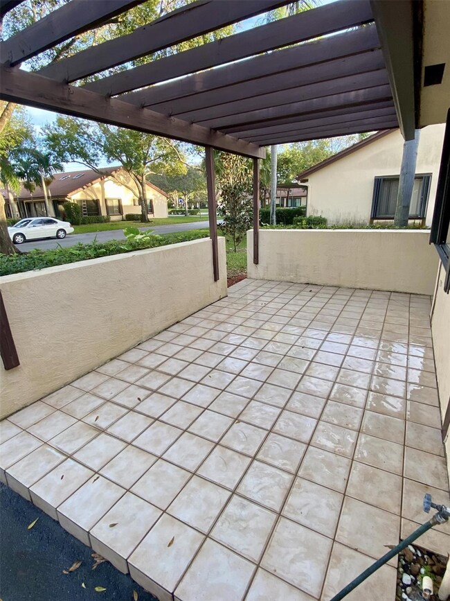 7231 Solandra Ln, Tamarac, FL 33321 - photo 3