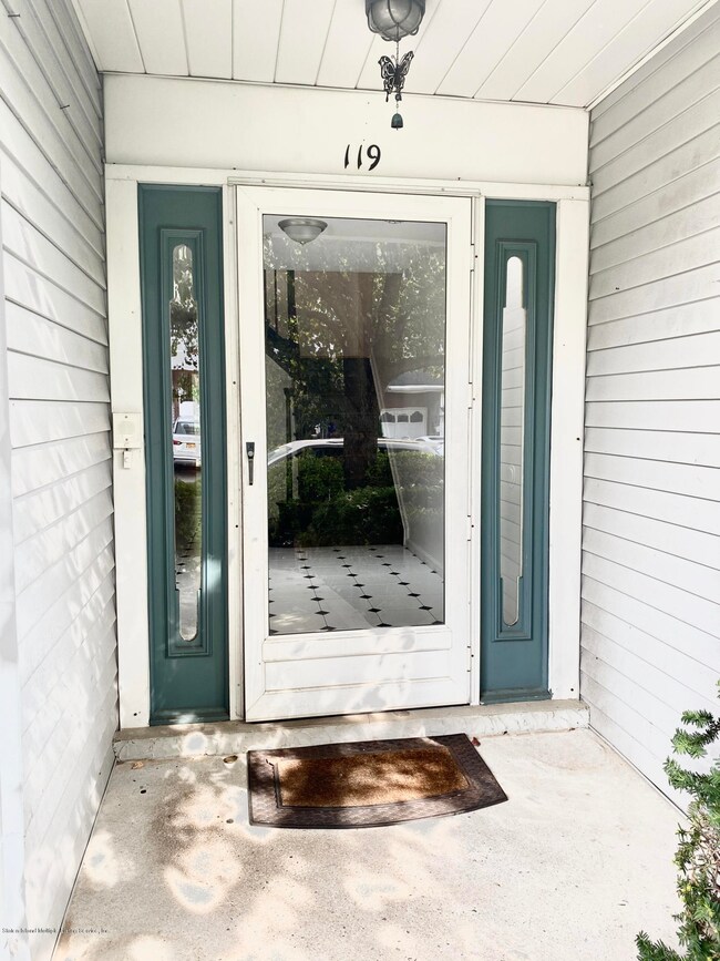 119 Commodore Dr, Staten Island, NY 10309 - photo 6
