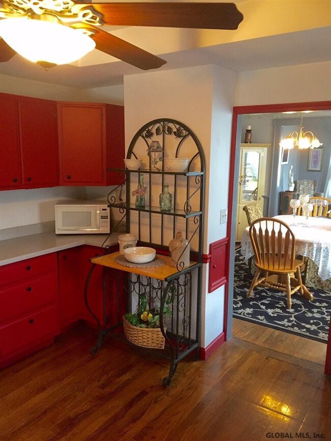 29 Holmes Ct, Albany, NY 12209 - photo 5