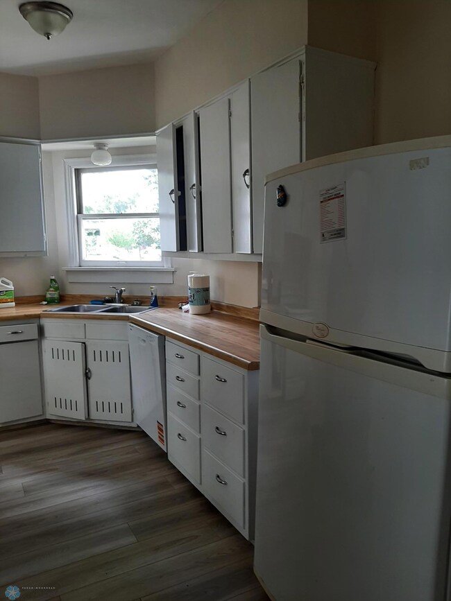 1022 3rd Ave S, Fargo, ND 58103 - photo 5