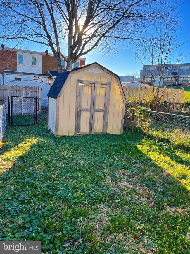 803 Rambo Ct, Halethorpe, MD 21227 - photo 4