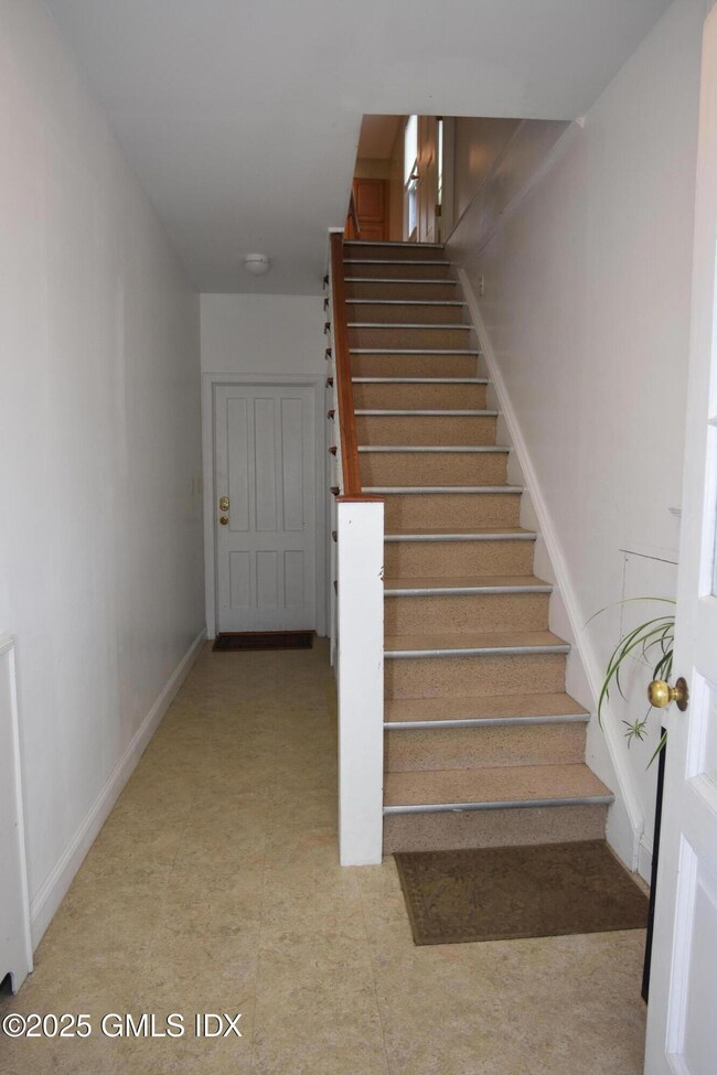 246 Davis Ave unit 2, Greenwich, CT 06830 - photo 3