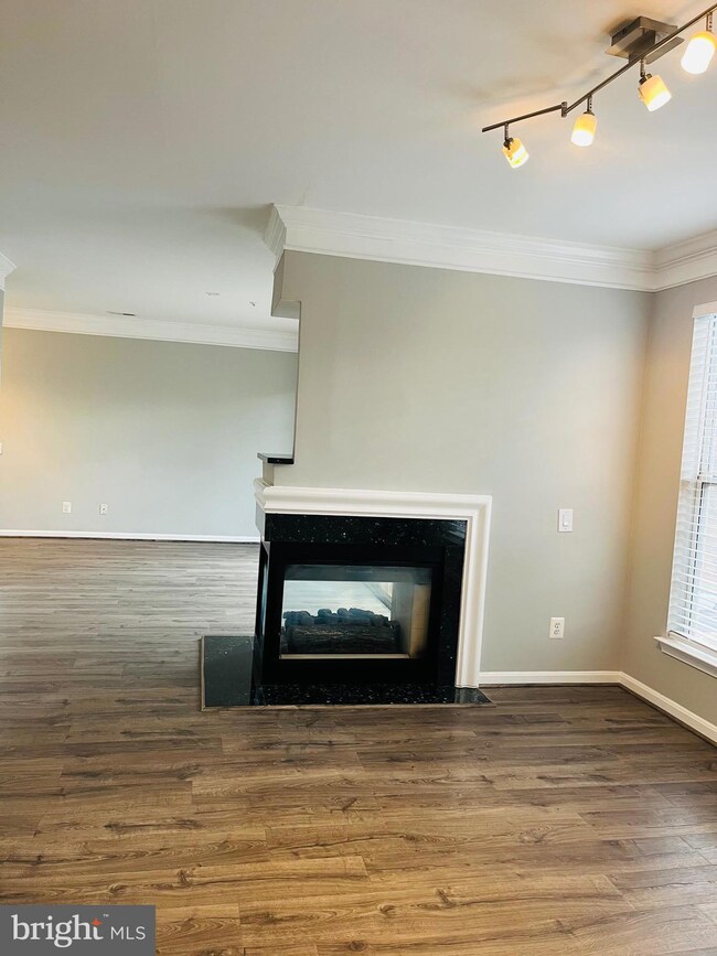 45475 Caboose Terrace unit 300, Sterling, VA 20166 - photo 7