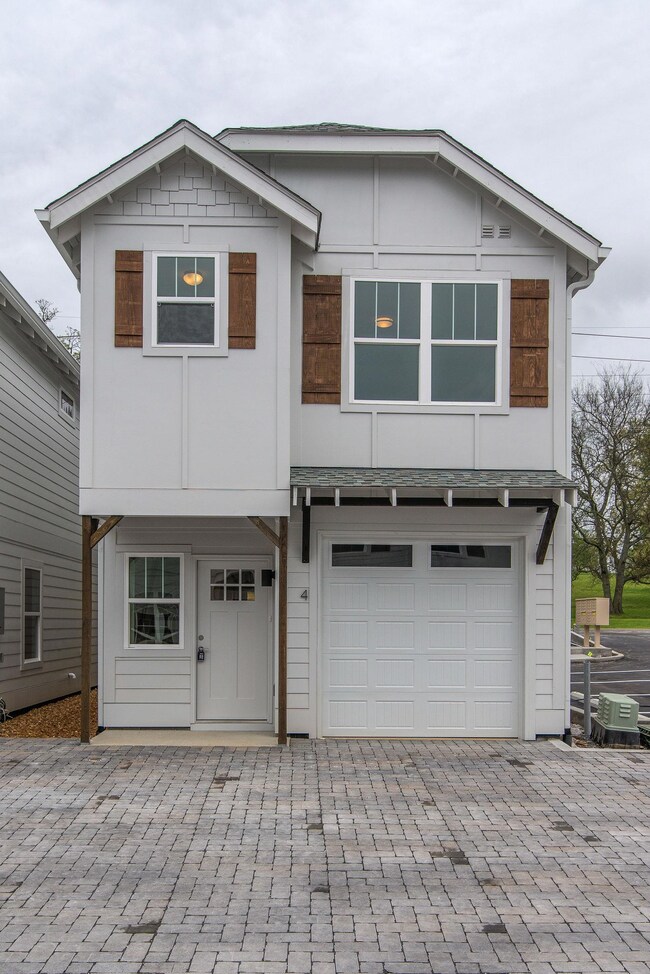 Great location just 4 miles from BNA International Airport. 