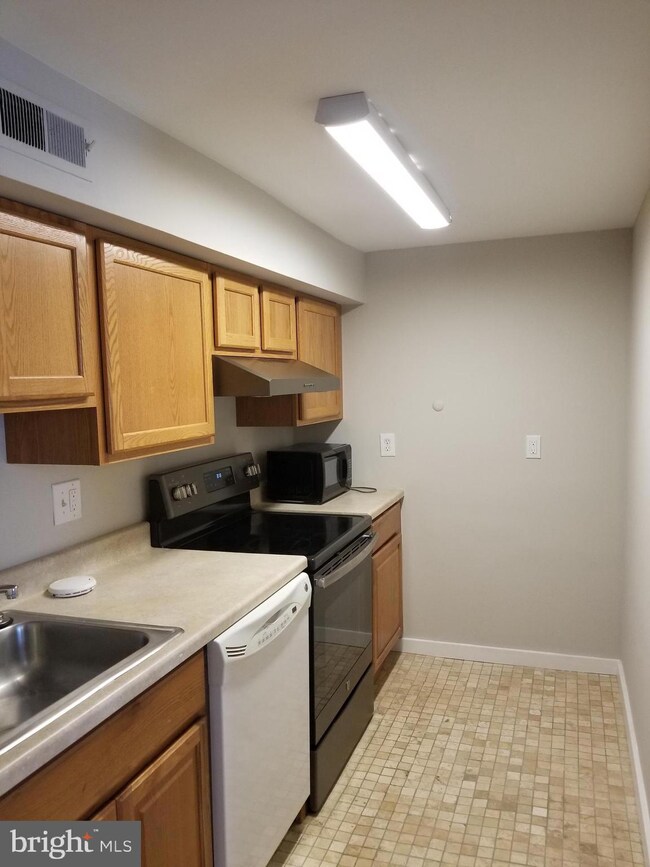 922 Montgomery Ave unit J5, Bryn Mawr, PA 19010 - photo 7